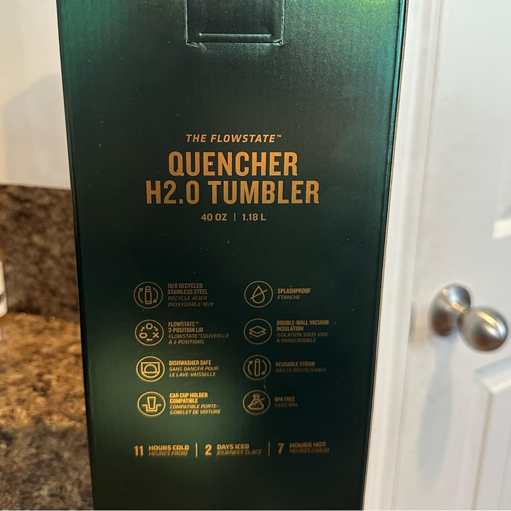 Stanley shamrock green 40oz - Picture 2 of 15
